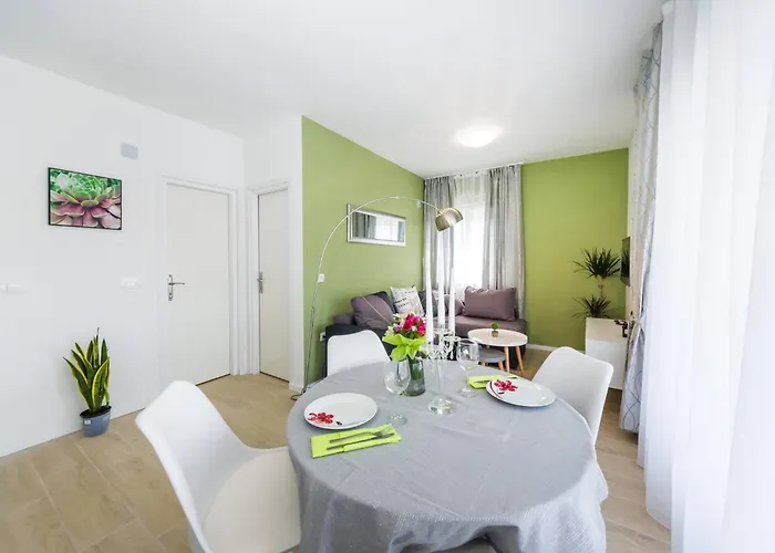 Apartment Maras 1 *